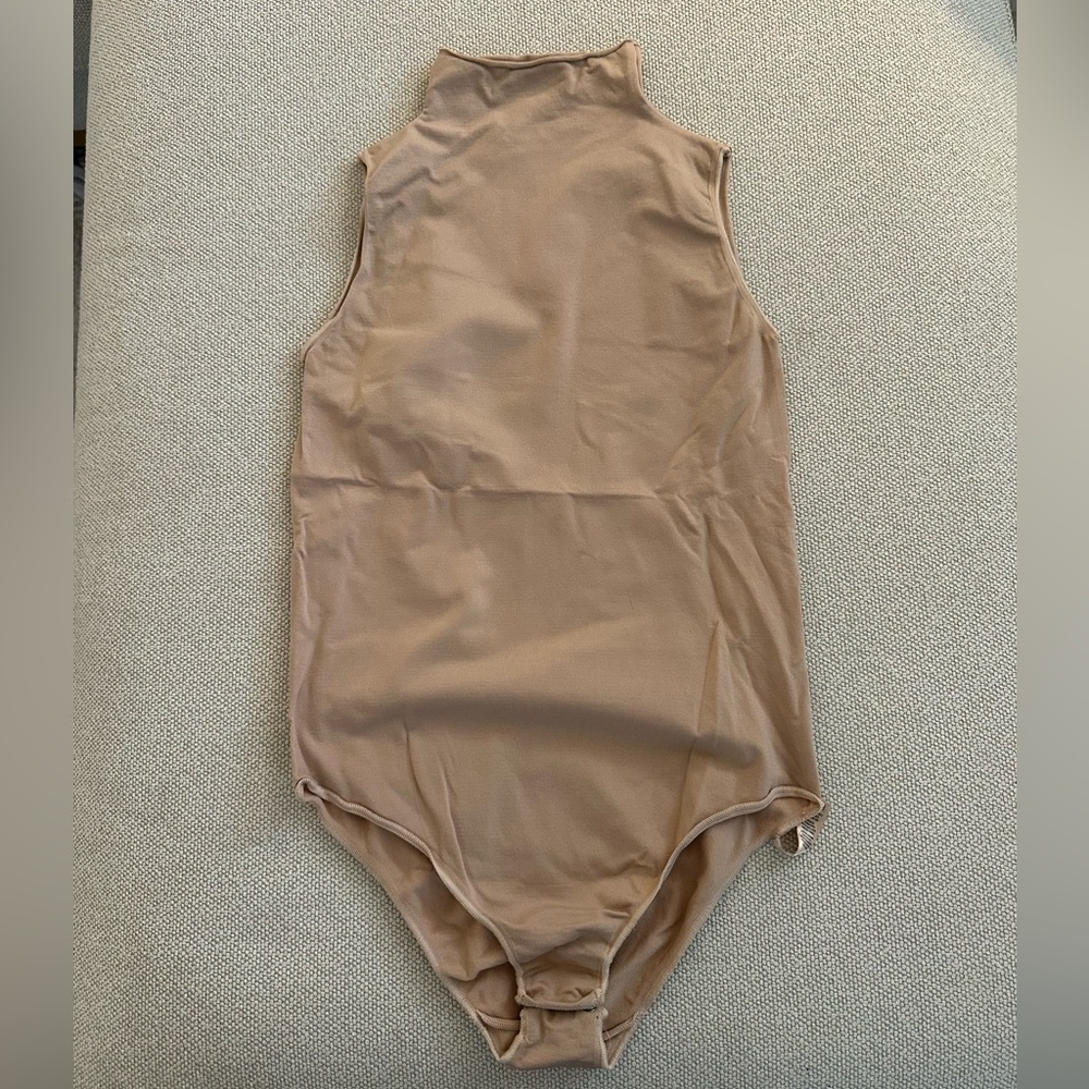 SKIMS SLEEVELESS MOCK NECK BODYSUIT